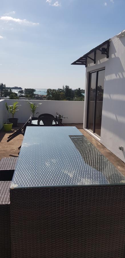 Roi Holiday Stay กรองด์เบย์ ภายนอก รูปภาพ