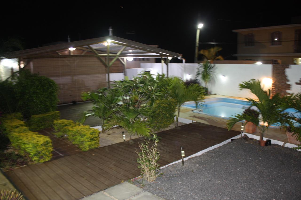 Roi Holiday Stay กรองด์เบย์ ภายนอก รูปภาพ