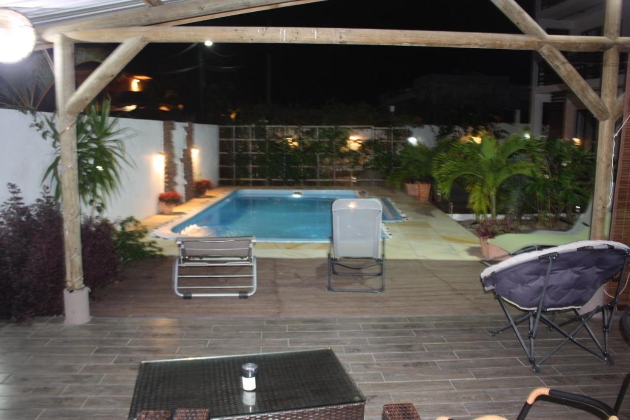 Roi Holiday Stay กรองด์เบย์ ภายนอก รูปภาพ